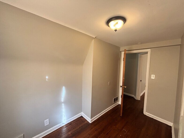 Building Photo - 15496 Gilchrist St