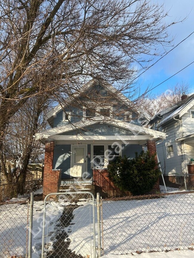 Building Photo - 1656 Macomber St