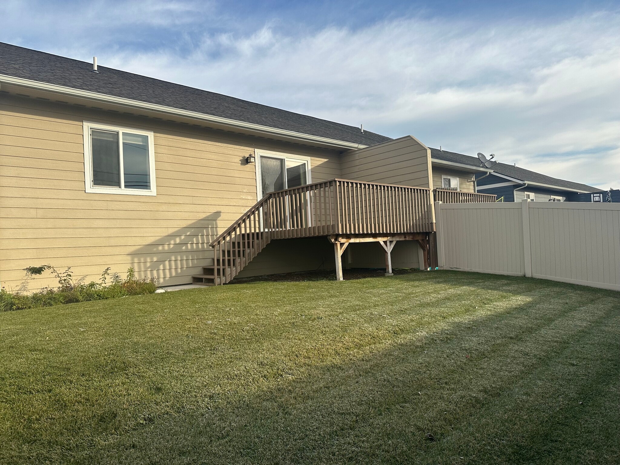 Fenced backyard with deck - 48 Vista Loop