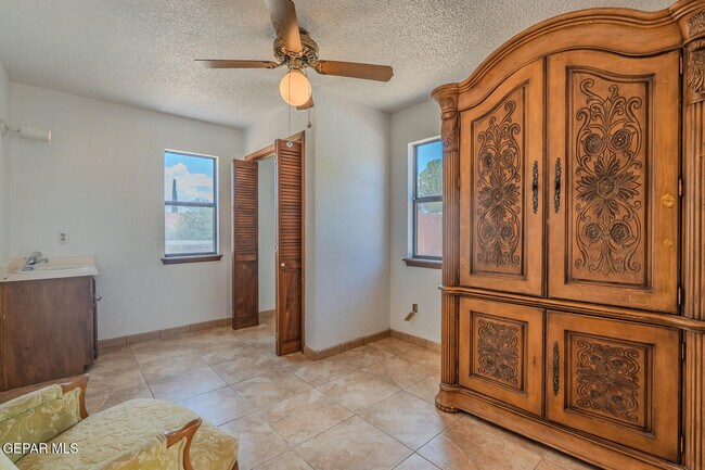 Building Photo - 6815 Villa Hermosa Dr