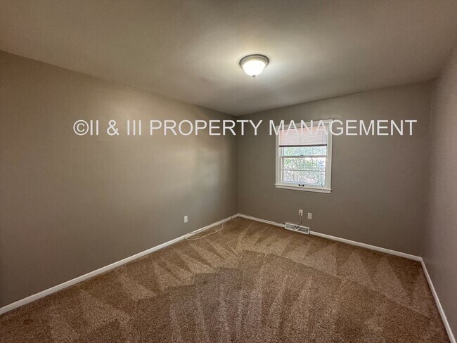 Building Photo - 9508 Outlook Dr