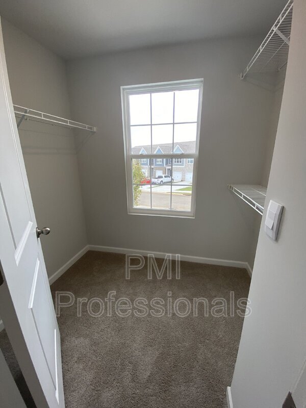 Building Photo - 4140 Feetham Dr