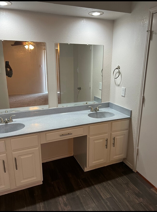 Building Photo - 5962 Westcreek Dr