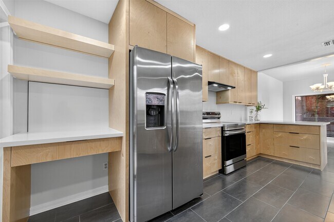 Building Photo - 7447 Cambridge St