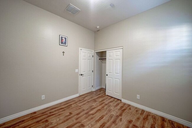 Building Photo - READY TO VIEW NOW! Remodeled-Huge 5 Bedroo...