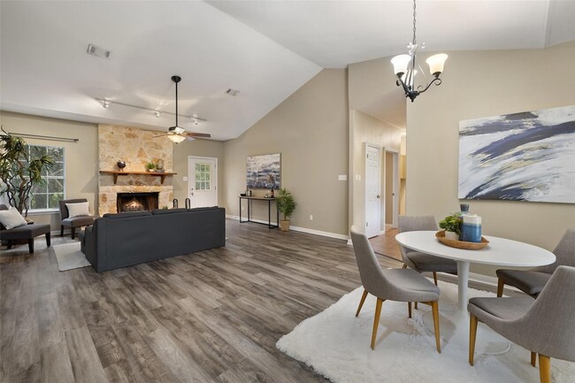 Building Photo - 1301 S Quinlan Park Rd