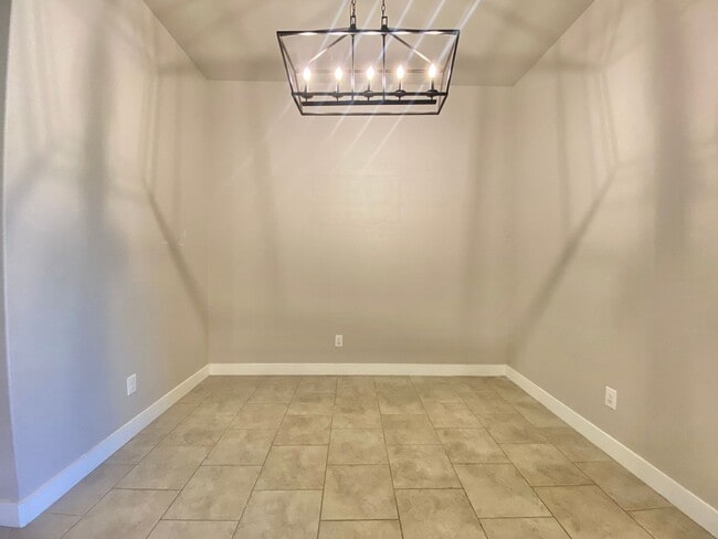 Building Photo - Newer 3 bed 2 bath near Frenship Upland He...
