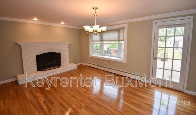 Building Photo - 5 Cedar Woods Dr