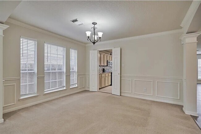 Building Photo - 511 Elm Ridge Dr