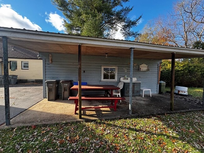 Building Photo - 3 Bedroom 1 Bath Rental Rome NY