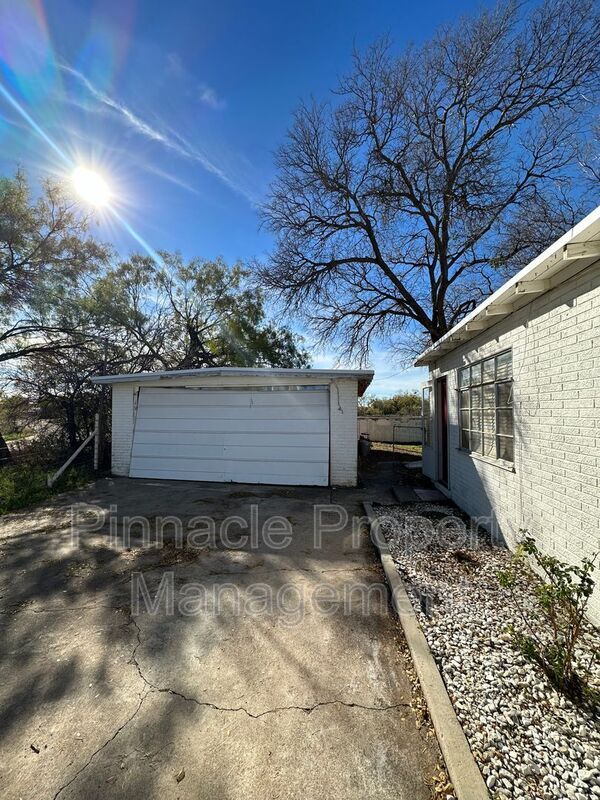 Building Photo - 3207 Grape Creek Rd