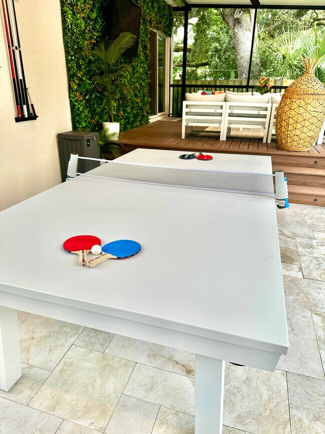 Building Photo - 109 W Hollywood St