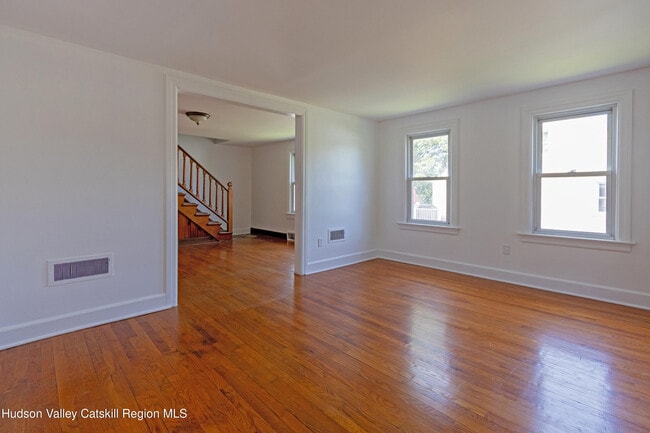 Building Photo - 8 Myer Ln