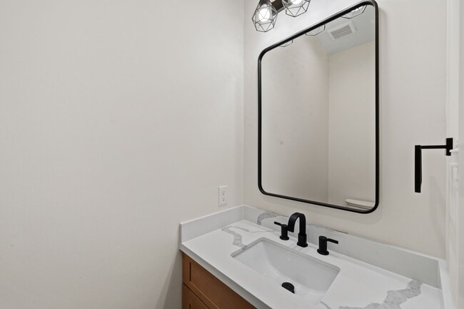 Building Photo - 8023 Easter St