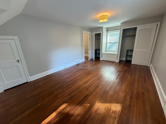 Building Photo - 208 Woodland Dr
