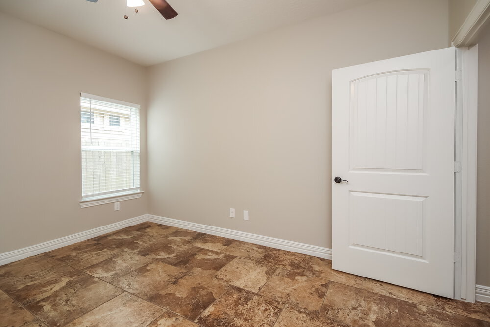 Building Photo - 610 New London Dr