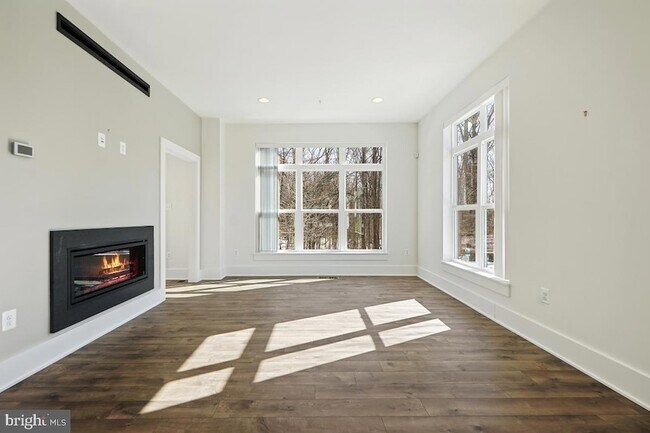 Building Photo - 11300 Emerald Park Rd