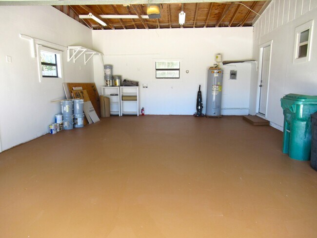 Building Photo - 5310 Palm Dr