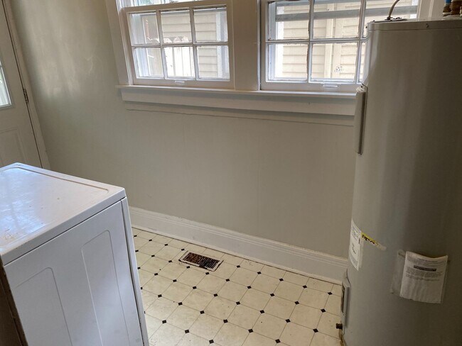 Building Photo - 339 Park Ave