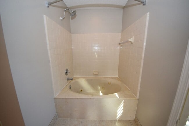 Building Photo - 6657 Millgrove Park Dr