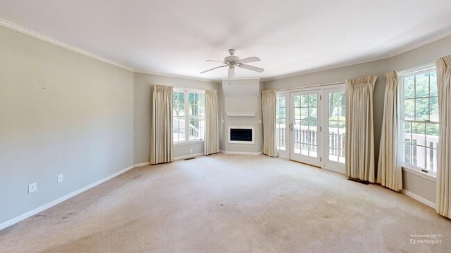 Building Photo - 33 Fairway Dr