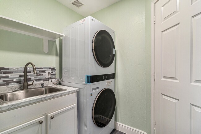 Building Photo - 18103 Red Ash Ct