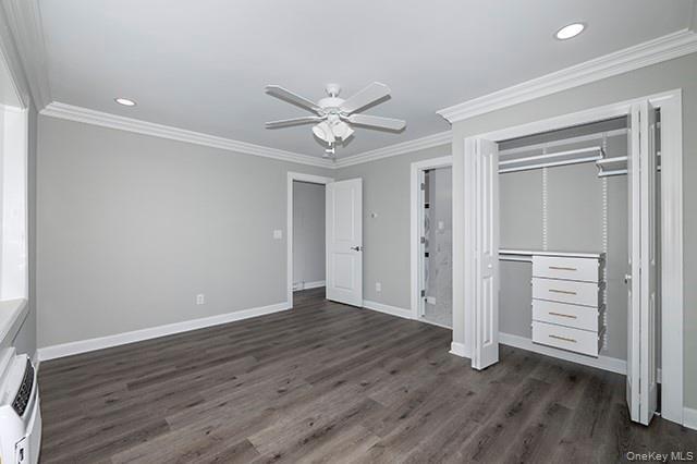 Building Photo - 164 W Montauk Hwy