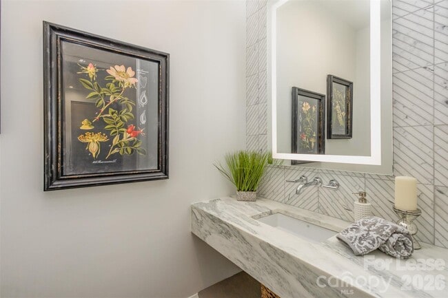 Building Photo - 616 Queens Rd