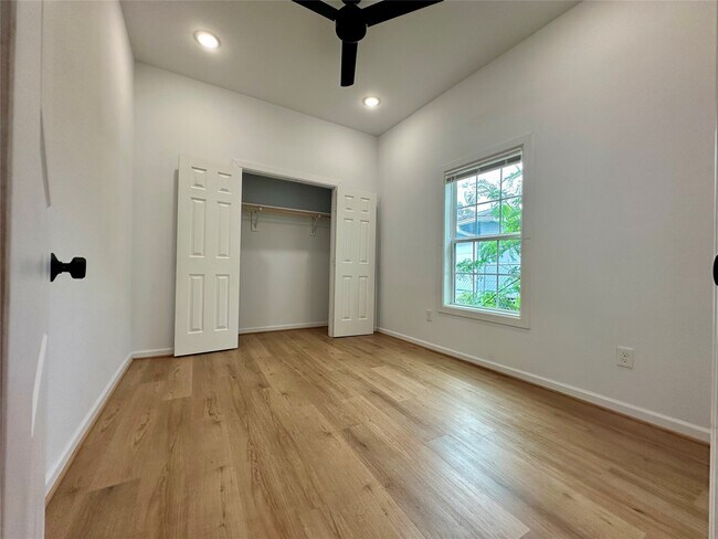 Building Photo - 808 Oakhurst St