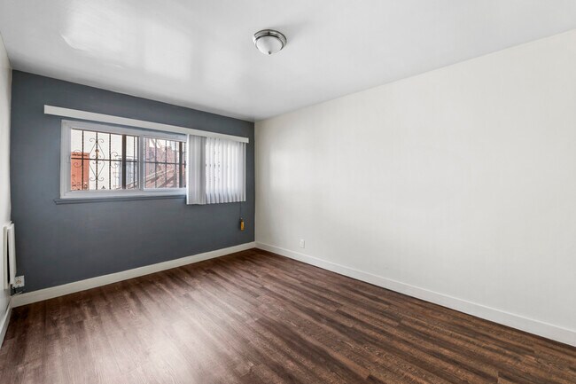 Building Photo - 10618 Crenshaw Blvd