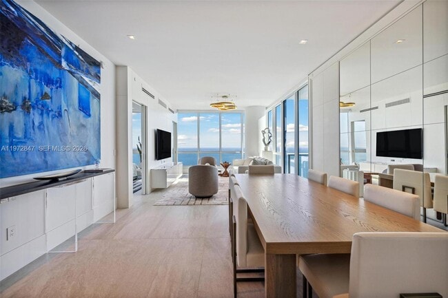 Building Photo - 100 South Pointe Dr