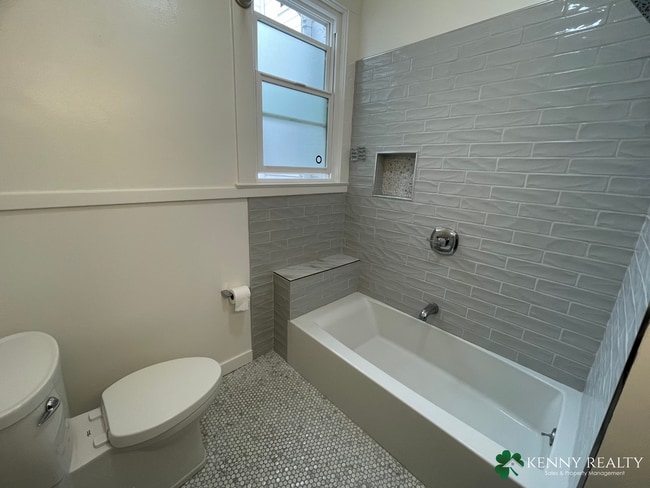 Building Photo - 1325 5th Ave