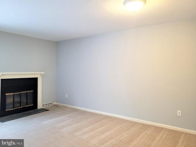 Building Photo - 31 Lamplighter Ln