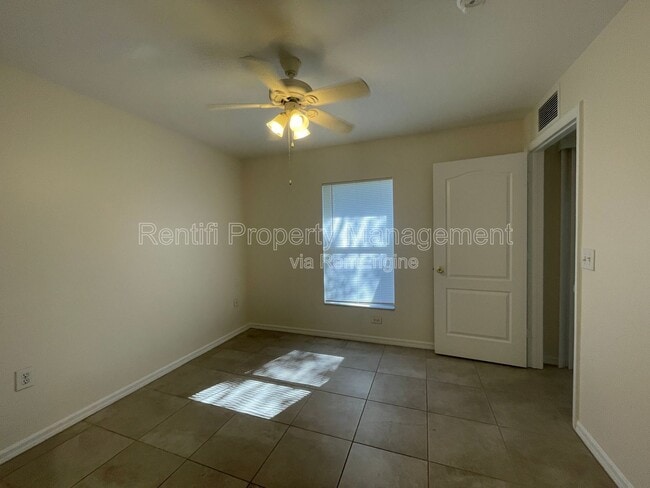 Building Photo - 1429 NE 5th Ave