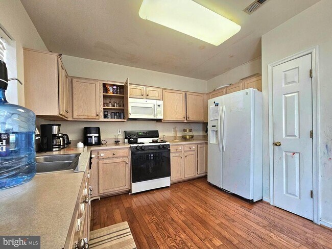Building Photo - 7427 Ardglass Ct