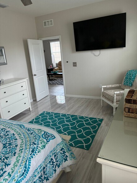 Building Photo - 8332 Enclave Way