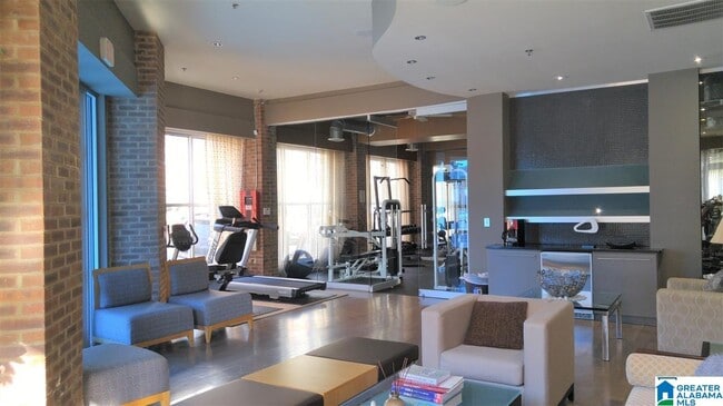 Building Photo - 401 20th St N