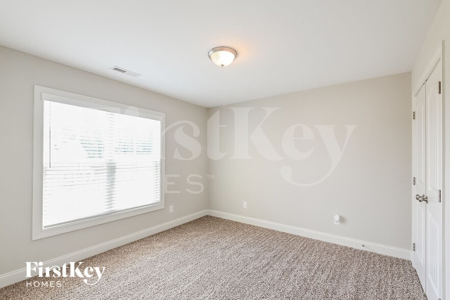 Building Photo - 92 Squire St