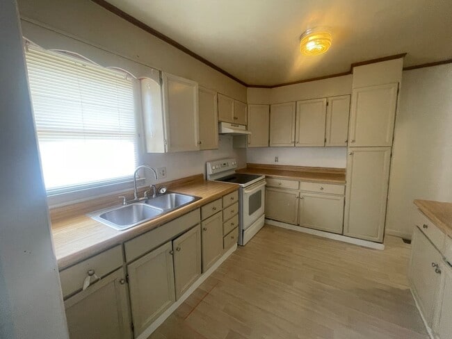 Building Photo - Brick Ranch- Dunn- 4 bedroom 2.5 bath- 2 car carport- Corner Lot