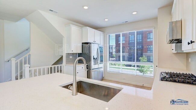 Building Photo - 2326 Venture Dr