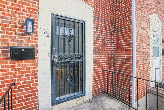 Building Photo - RENOVATED PARKVILLE TOWNHOME 3BR 1.5BA