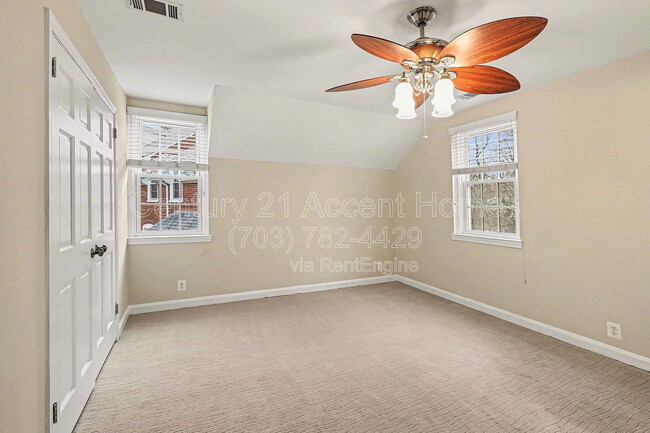 Building Photo - 3342 S Wakefield St