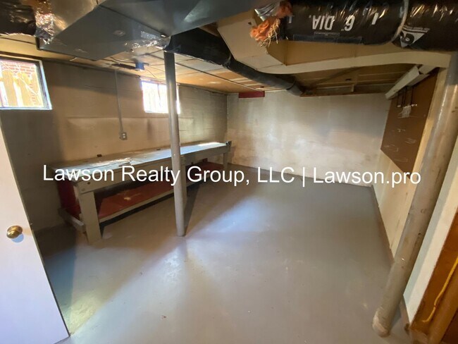 Building Photo - Raleigh Court -Three Bedroom Ranch with Basement