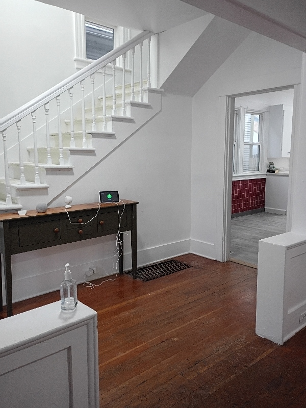 Building Photo - 547 NE Knott St