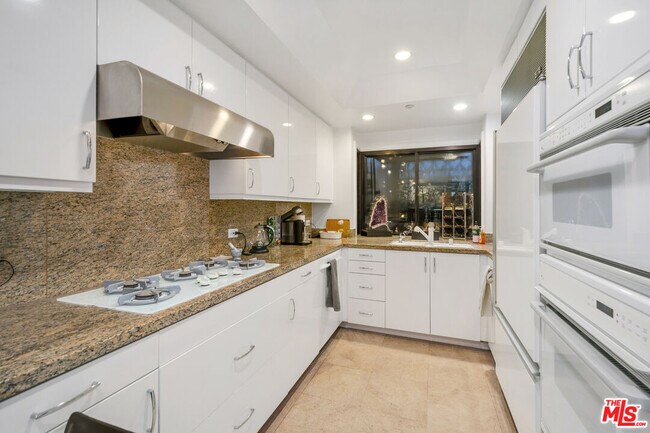 Building Photo - 701 Ocean Ave