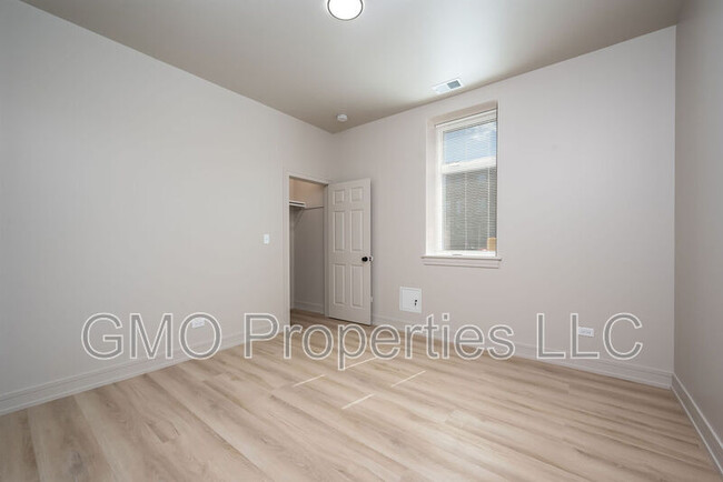 Building Photo - 1431 S Kedzie Ave