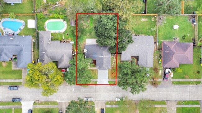 Building Photo - 1111 W Brompton Dr