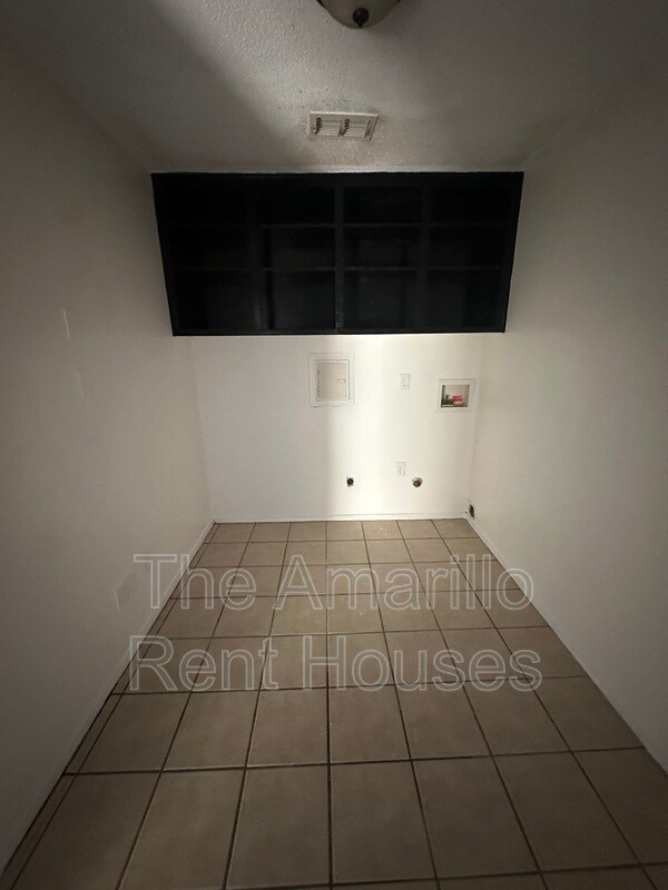 Building Photo - 5100 Mesa Cir
