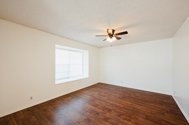 Building Photo - 5122 Sunnyside Dr