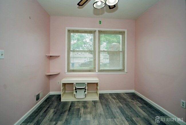 Building Photo - 9 Sandpiper Dr